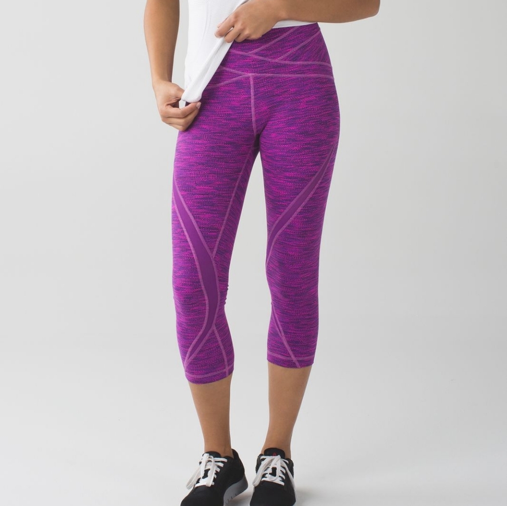 Free Flow Crop Diamond Jacquard Space Dye Tender Violet Raspberry 19" - Picture 4 of 8